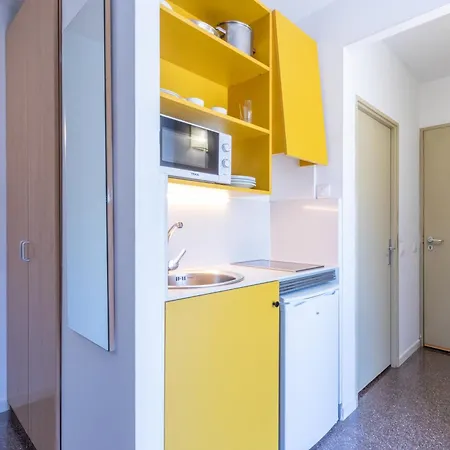 Residencia Universitaria Resa La Ciutadella Apartment *